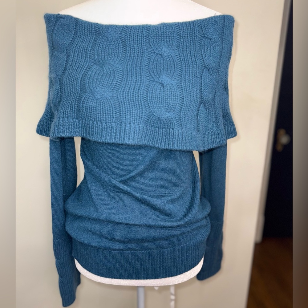 Christopher Fischer black label 100% Cashmere Blue Knit Sweater